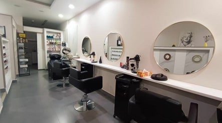 Beauty World Ladies Salon imaginea 2