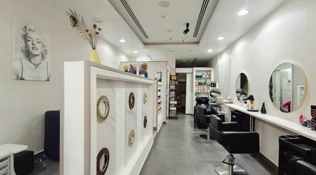 Beauty World Ladies Salon imagem 3