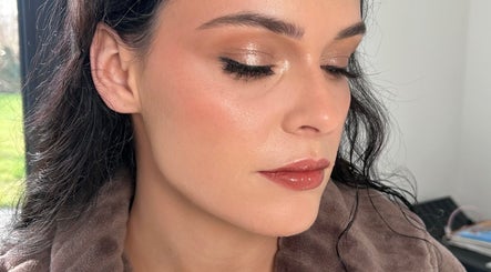 Lavish Beauty image 2