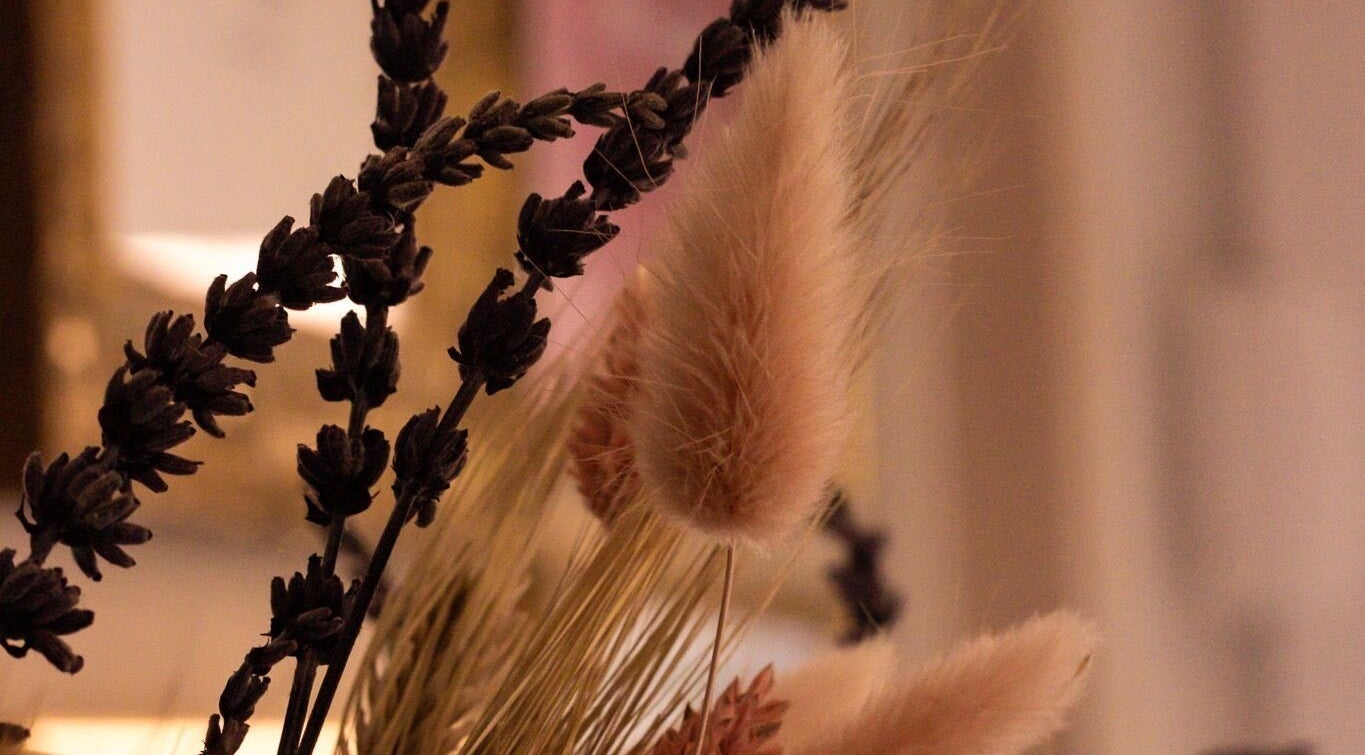 Elegant dried floral arrangement at Abbigail Richards Hair, Makeup & Aesthetics, Reading, England, GB.