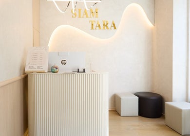 Reception area at Siam Tara Thai Massage On Transvaal Avenue, Double Bay, New South Wales, AU with chic seating.