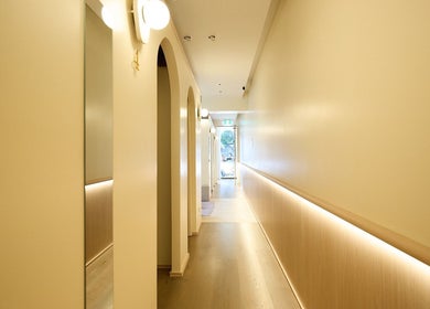 Bright, elegant hallway at Siam Tara Thai Massage On Transvaal Avenue, Double Bay, New South Wales, AU.