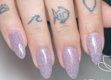 Uñas con esmalte brillante en Irumystic, Buenos Aires, Ciudad Autónoma De Buenos Aires, AR.
