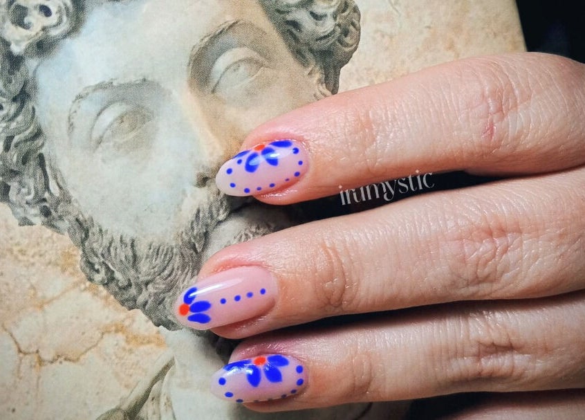 Detalle de uñas decoradas en Irumystic, Buenos Aires, Ciudad Autónoma De Buenos Aires, AR.