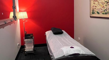 Immagine 2, Body & Balance Massage Claremont Plaza