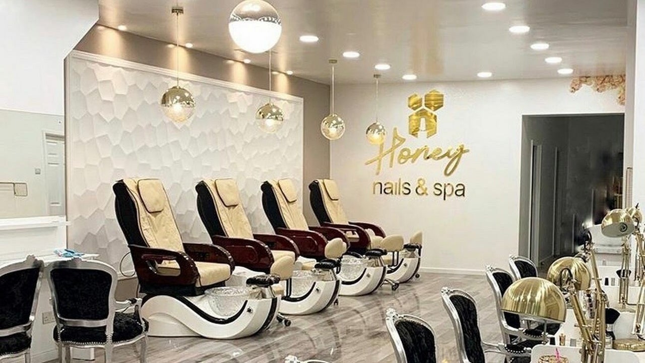 Best Mani Pedi Treatments Near Me in Highbury East, London | Fresha