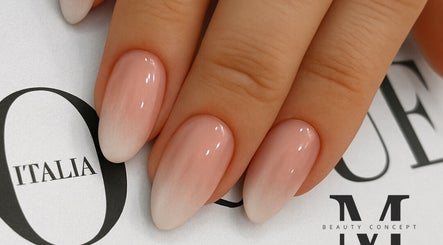 Unhas rosa claro com acabamento brilhante no MUSA BEAUTY CONCEPT, Felgueiras, Porto, PT.