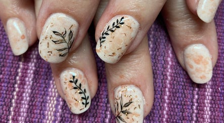 Elegant nail art with leaf designs at Rala Mayer Nail and Beauty, Delmas, Mpumalanga, ZA.