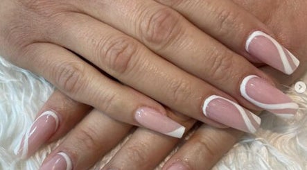 Accent Nails and Spa