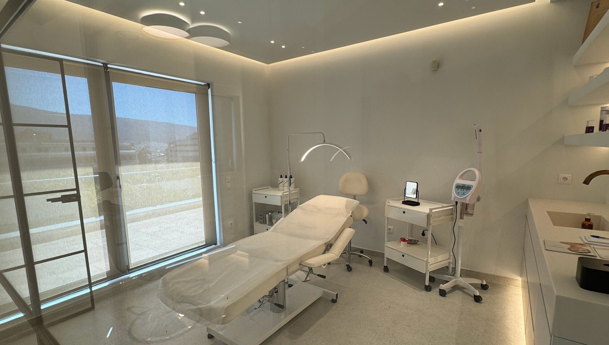 Tranquil treatment room at EFI ARAPI, Athina, GR, featuring modern spa equipment and soothing decor.