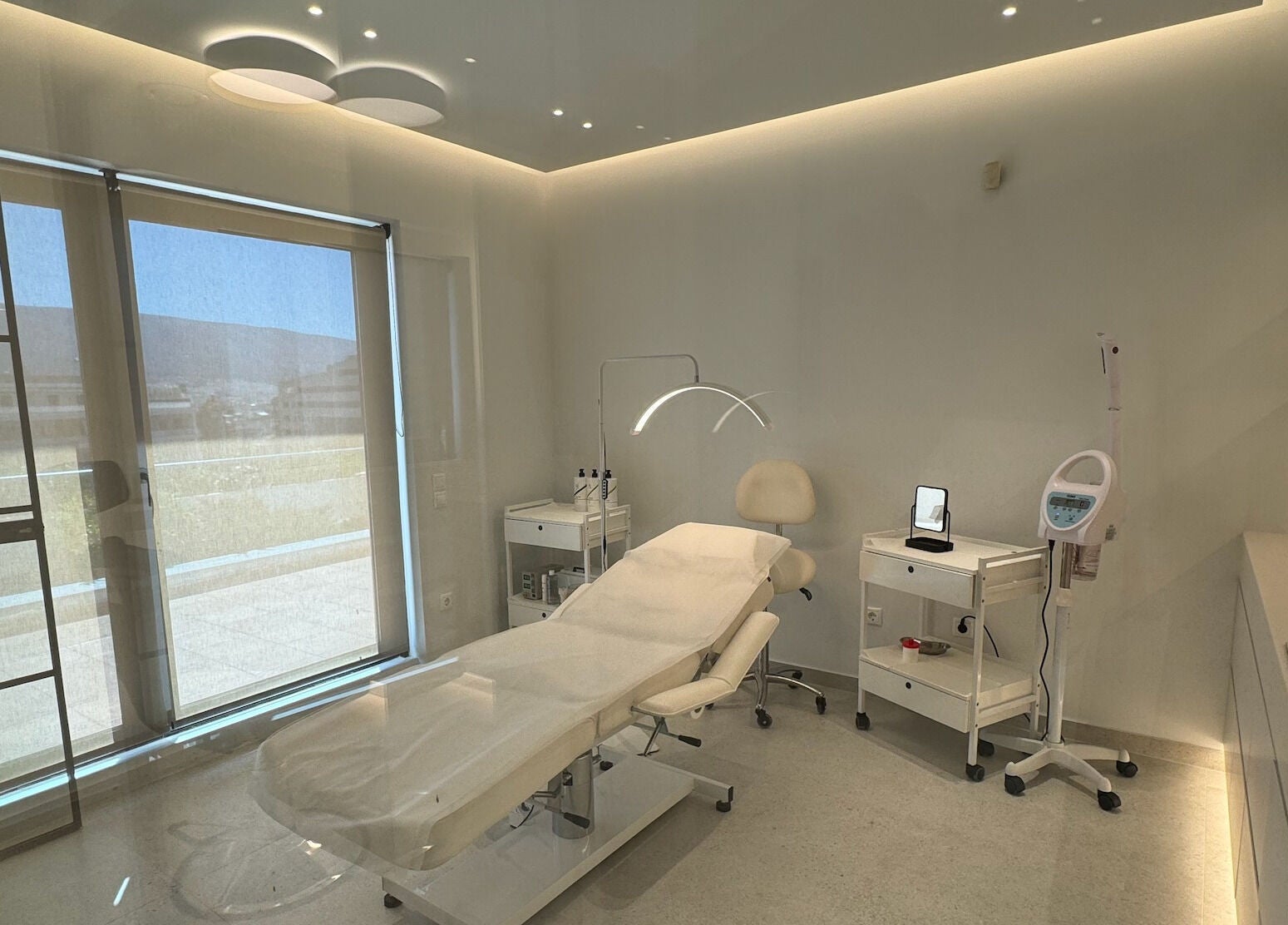 Tranquil treatment room at EFI ARAPI, Athina, GR, featuring modern spa equipment and soothing decor.