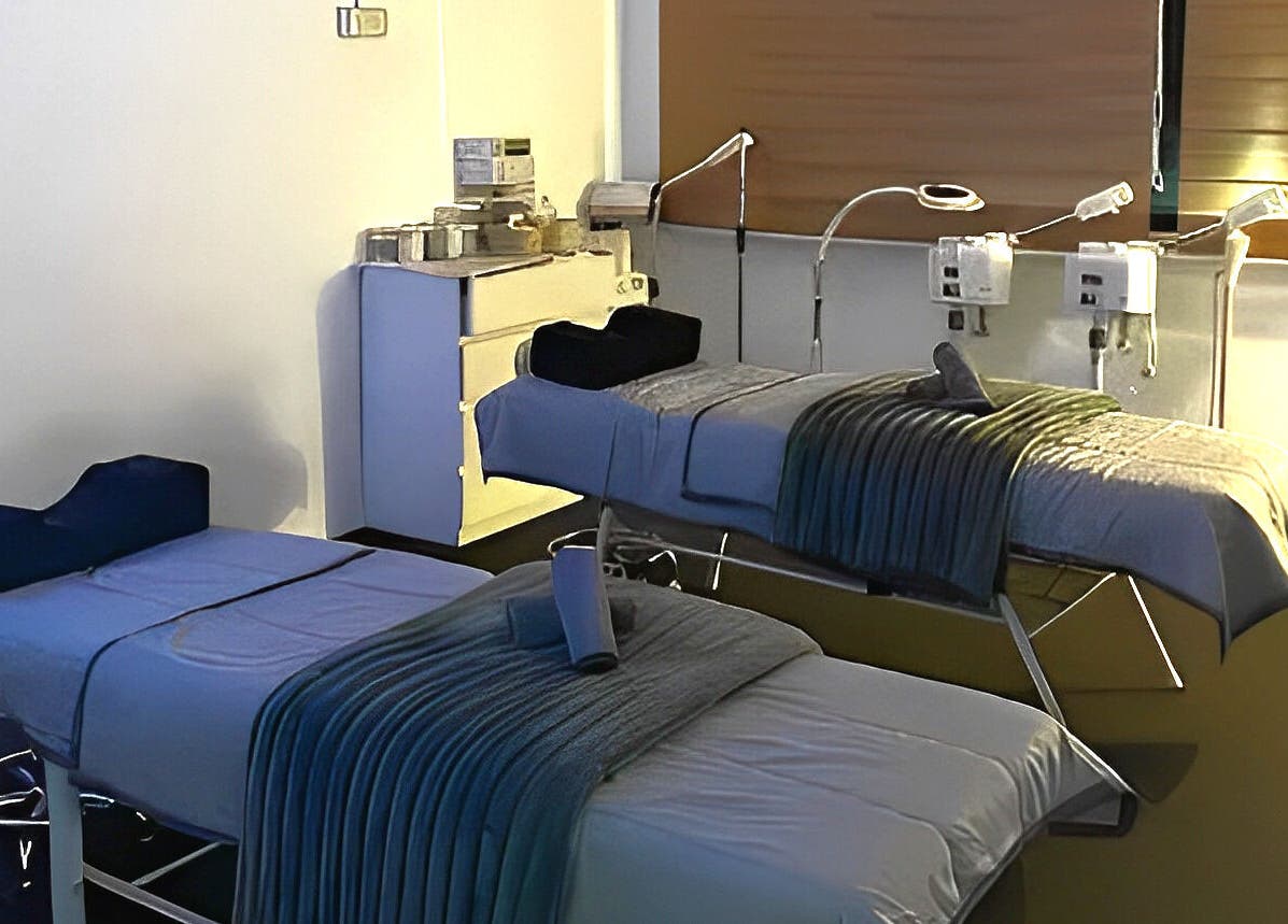 Relaxing treatment beds at De Elvina Medispa, Muar, Johor, MY showcasing a serene ambiance.