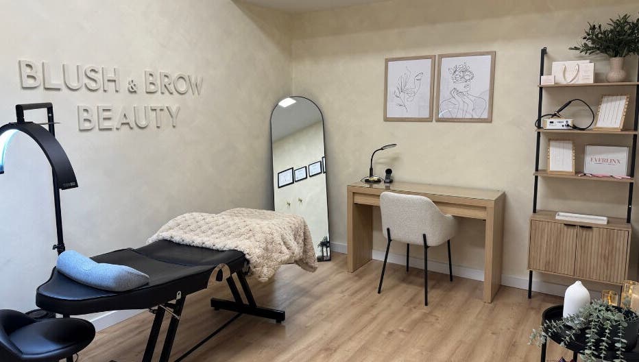 Elegant treatment room at Blush & Brow Beauty in Pointe-Claire, Québec, CA featuring modern decor and equipment.