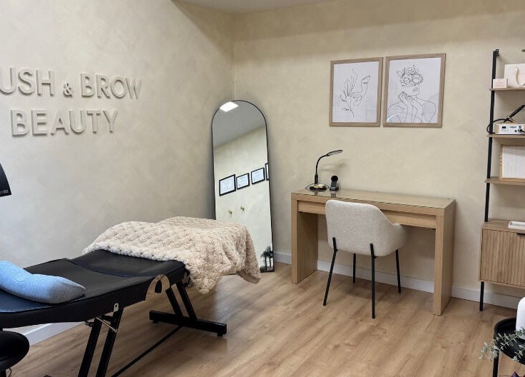 Elegant treatment room at Blush & Brow Beauty in Pointe-Claire, Québec, CA featuring modern decor and equipment.