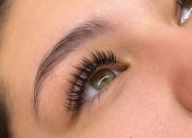 Expertly shaped eyelash extensions at BELLE - Lash and Brow Artistry, East London, Eastern Cape, ZA.