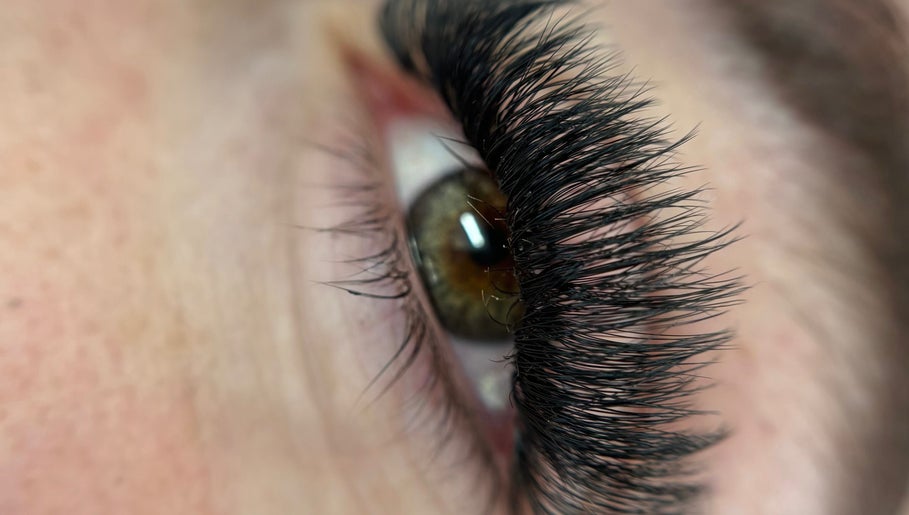 Bloom Lash Boutique image 1