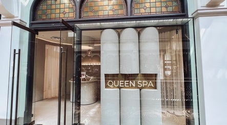 Queen Spa on Level 2 Queen Victory Building изображение 3