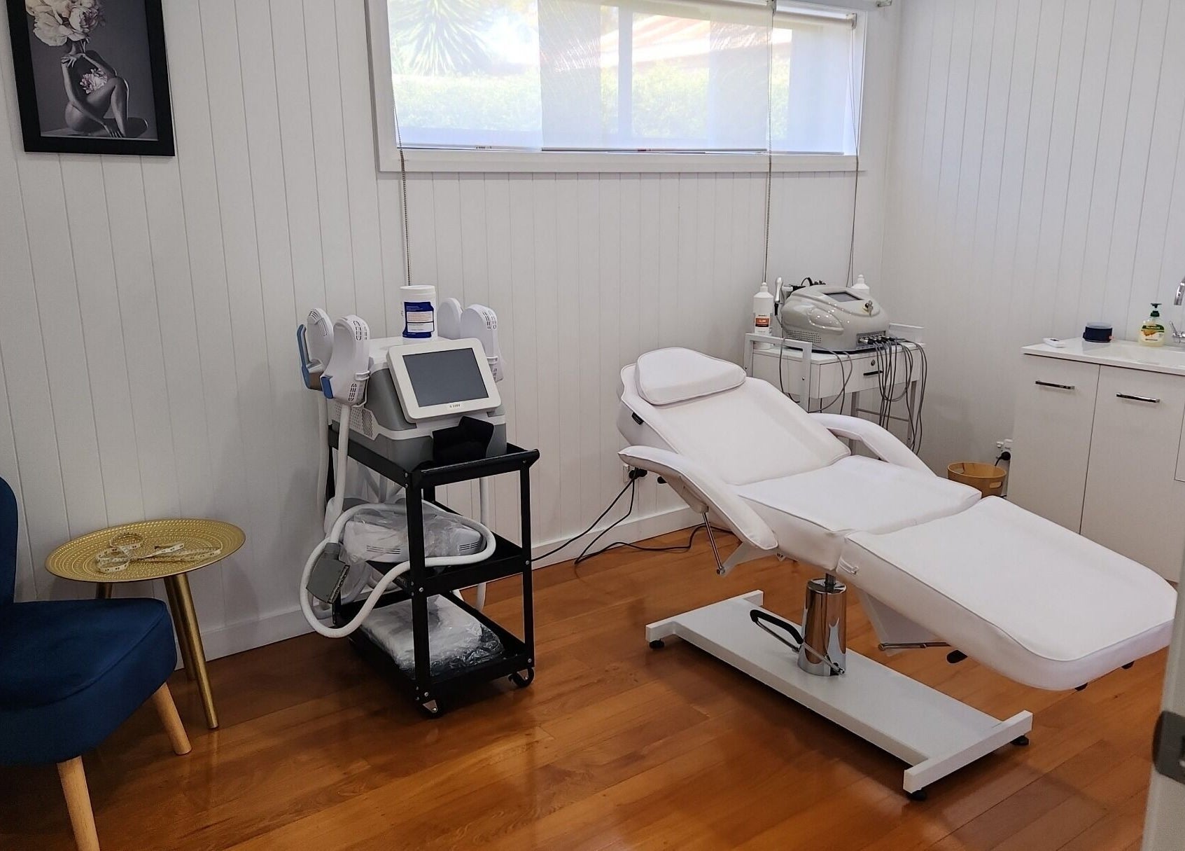 Calming treatment room with reclining chair at The Aesthetic Studio Toowoomba, Queensland, AU.