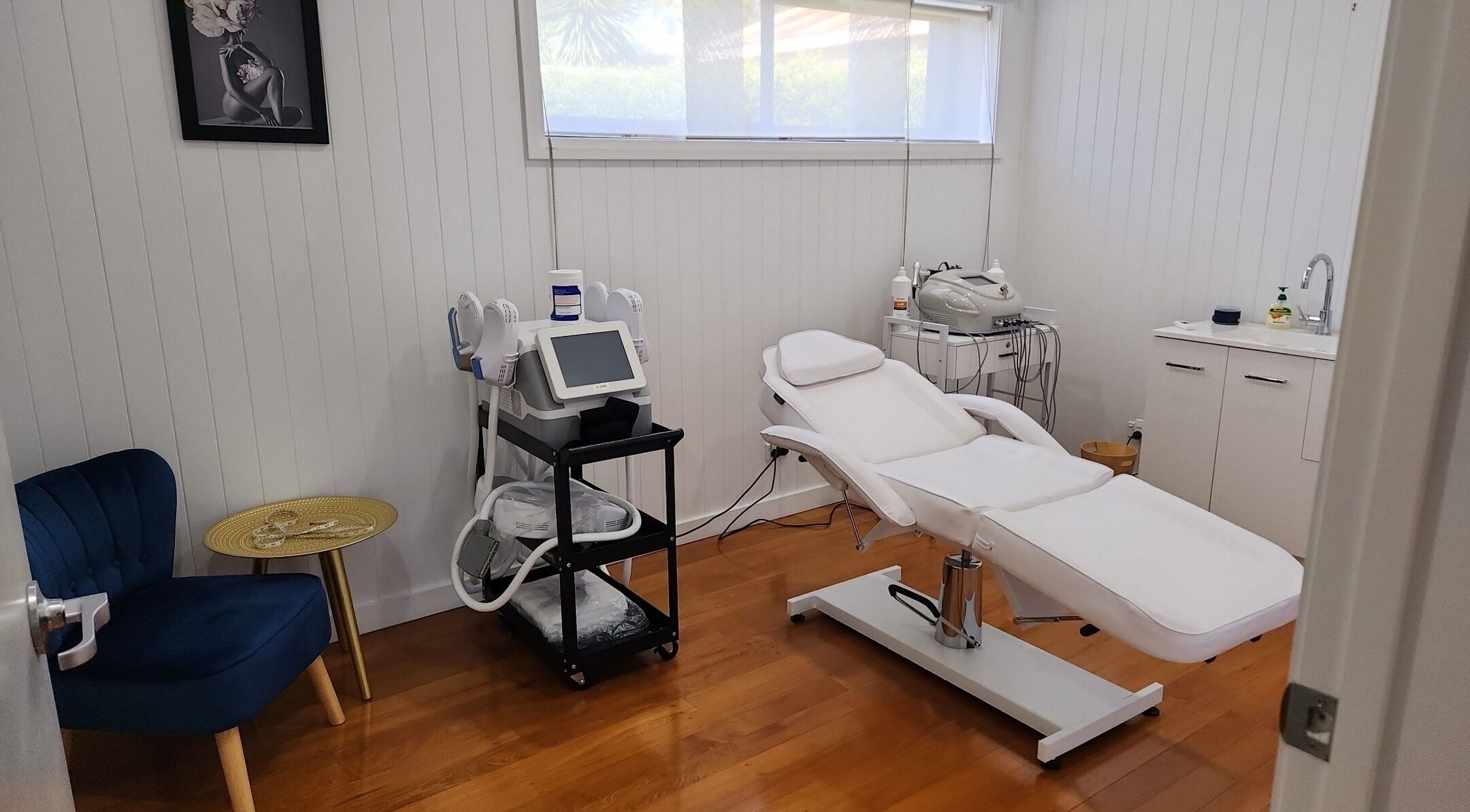 Calming treatment room with reclining chair at The Aesthetic Studio Toowoomba, Queensland, AU.