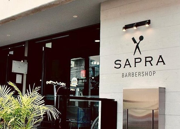 Entrada de Sapra Barbershop en Miraflores, Provincia De Lima, PE, con diseño moderno y acogedor.