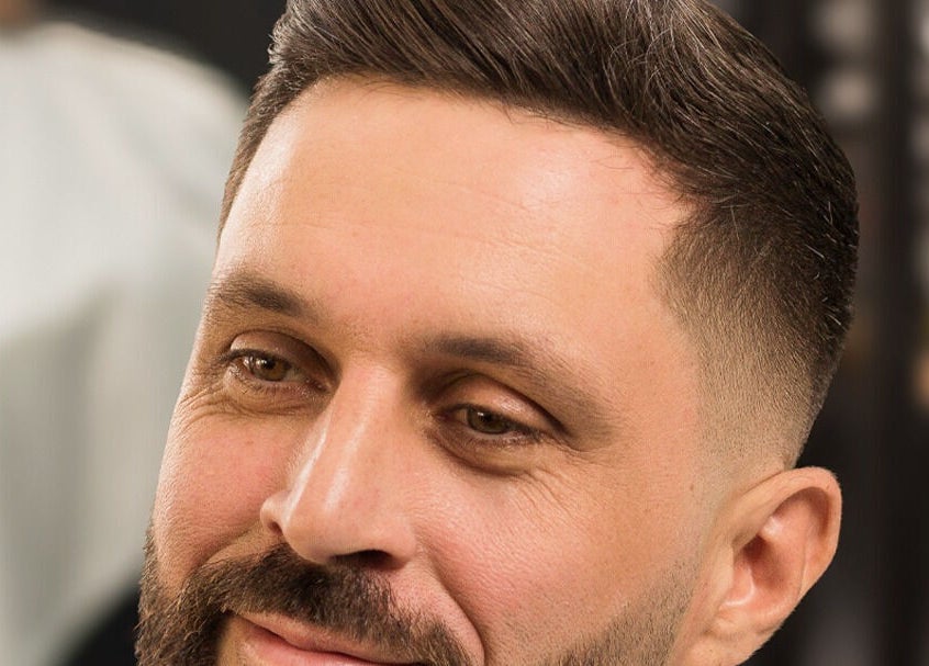 Corte de cabello moderno en Sapra Barbershop, Miraflores, Provincia De Lima, PE. Perfecto para hombres.