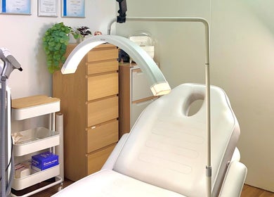 Modern treatment room at VM Cosmetic Clinic, Orange, New South Wales, AU, featuring advanced equipment.