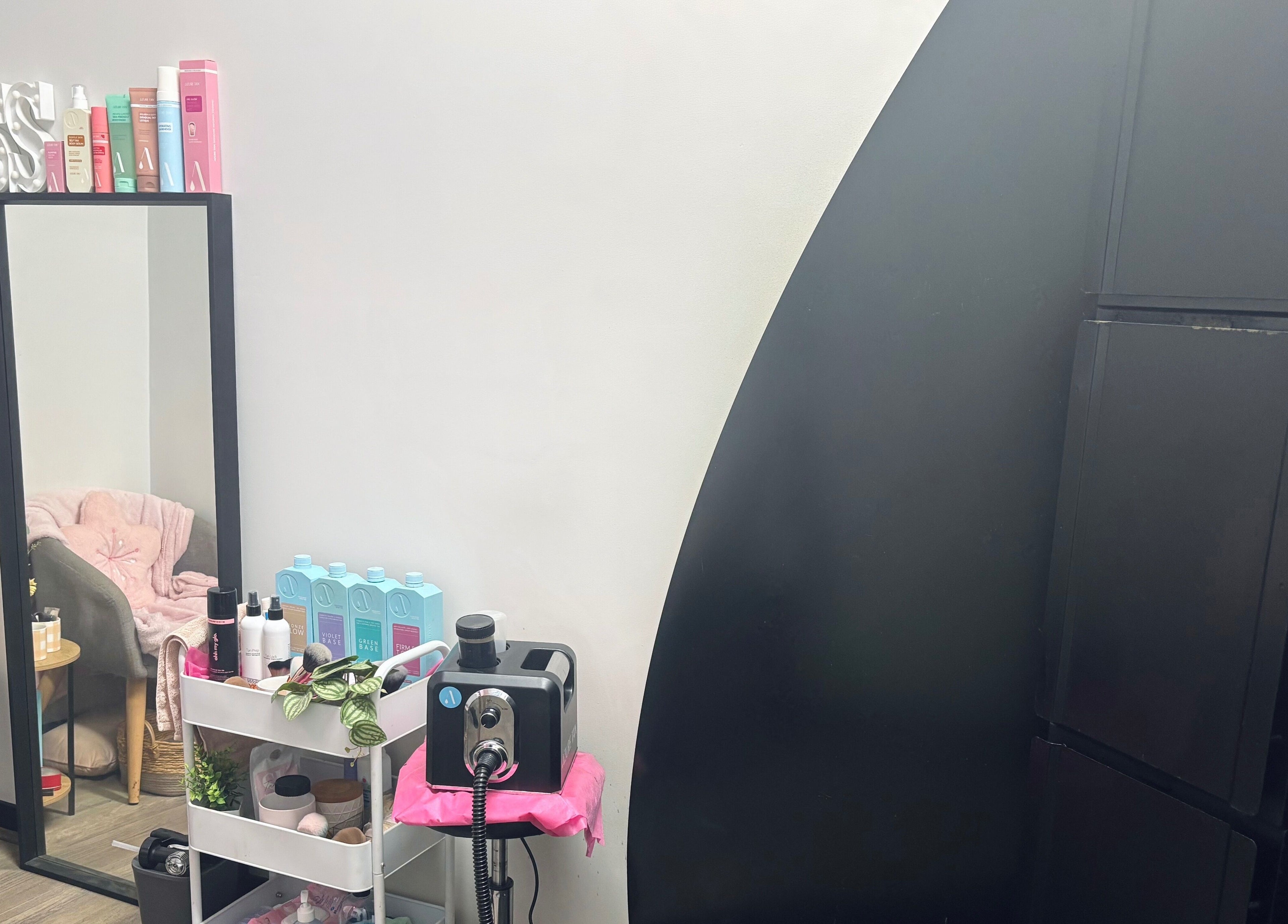 Chic setup at SakuraStudio | Spray Tan, Canning Vale, Western Australia, AU featuring modern equipment.