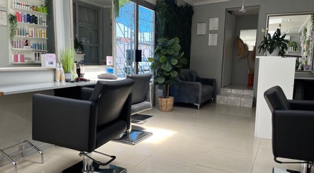 Another Lifestyles Hair Salon, bild 2