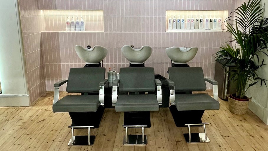 Calder & Calder Hairdressing image 1