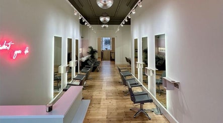 Calder & Calder Hairdressing imagem 2