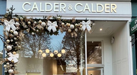 Calder & Calder Hairdressing entrance festively adorned in Edinburgh, Scotland, GB.