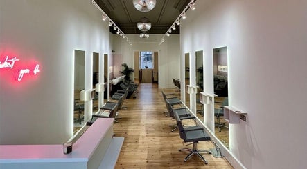 Chic interior of Calder & Calder Hairdressing in Edinburgh, Scotland, GB. Modern salon chairs and mirrors.