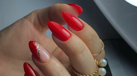 Manicure ruso-Pedicure Jorzpao.nails slika 2