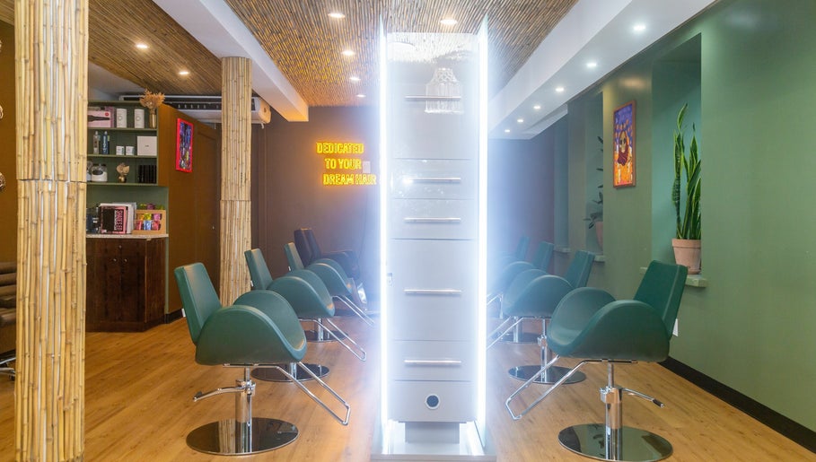 West Vibe Hair Salon slika 1