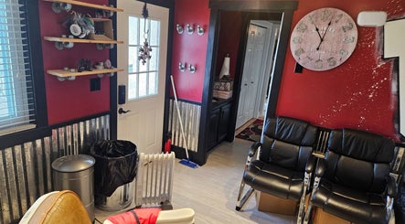 Red's Barber Shop – obraz 2