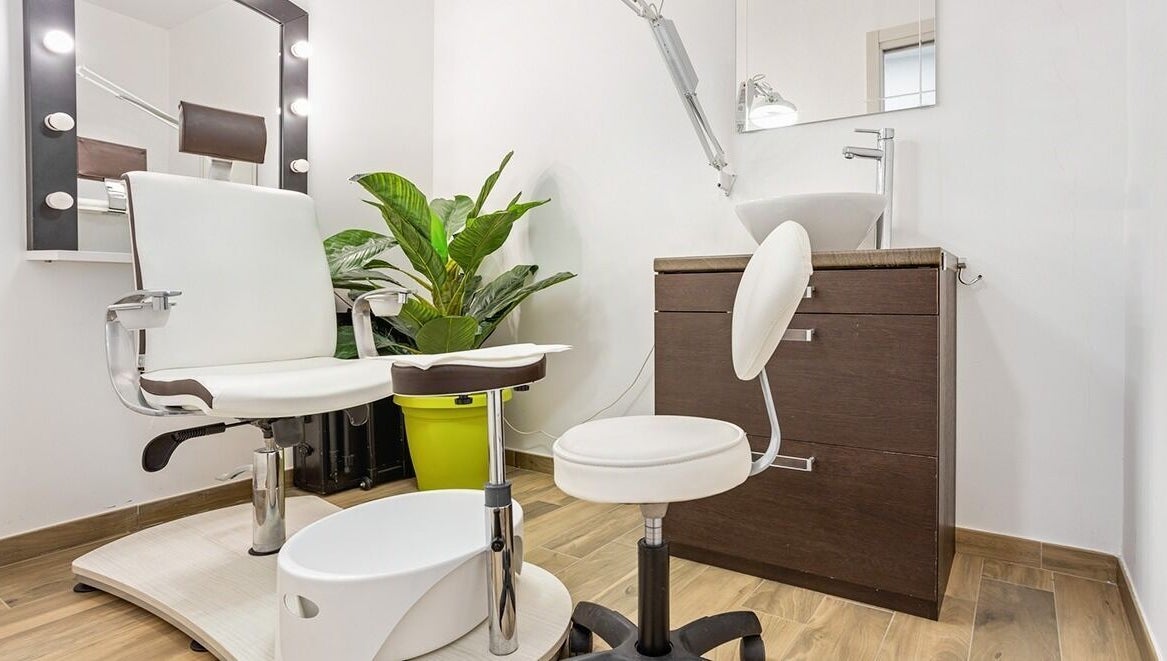 Sala del salone Laetitia Wellness a Casal Di Principe, Campania, IT, con arredamento moderno e confortevole.