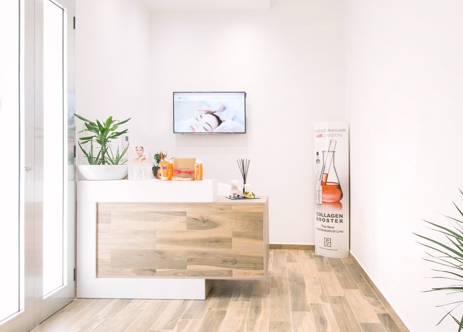 Reception elegante presso Laetitia Wellness, Casal Di Principe, Campania, IT, con arredi moderni e dettagli naturali.