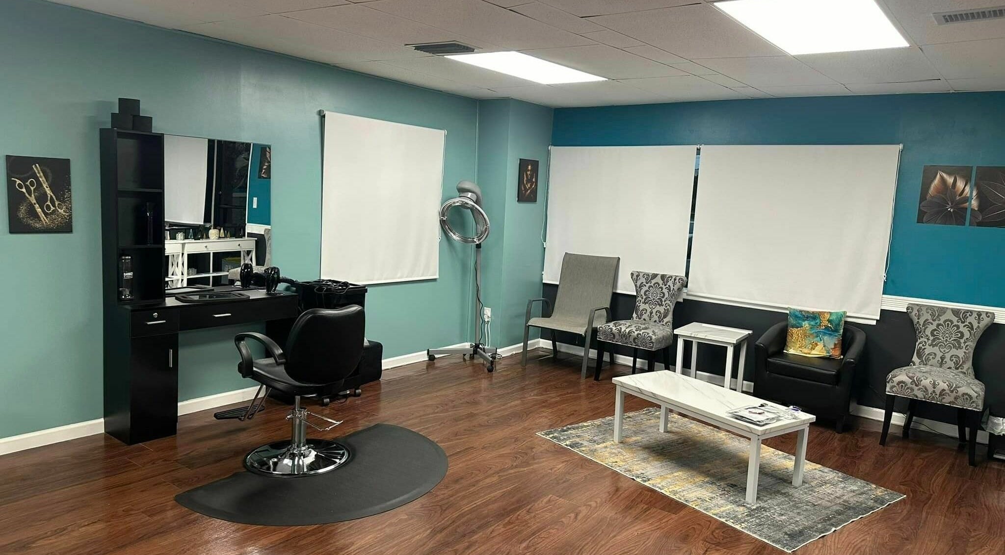 Modern interior of Glitteratti Salón Florida in Ormond Beach, Florida, US with stylish decor and seating.