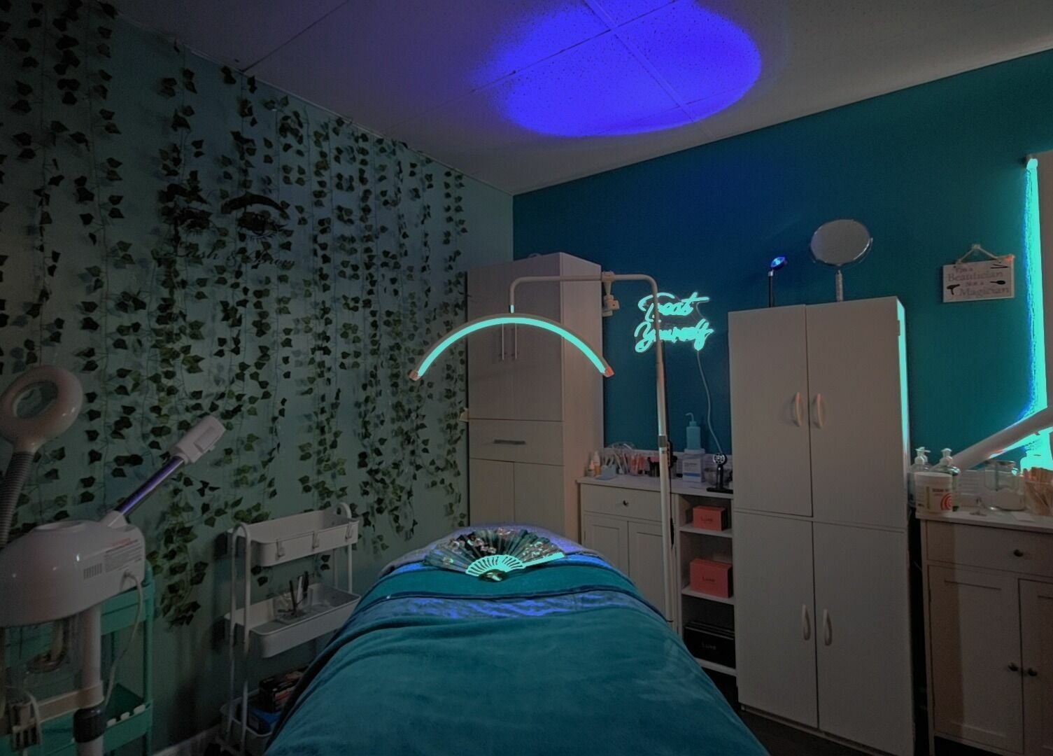 Relaxing treatment room at Glitteratti Salón Florida in Ormond Beach, Florida, US with calming blue lighting.