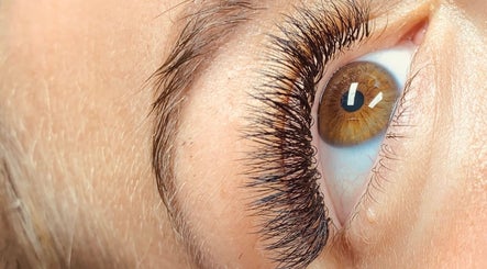 LashBabe image 3