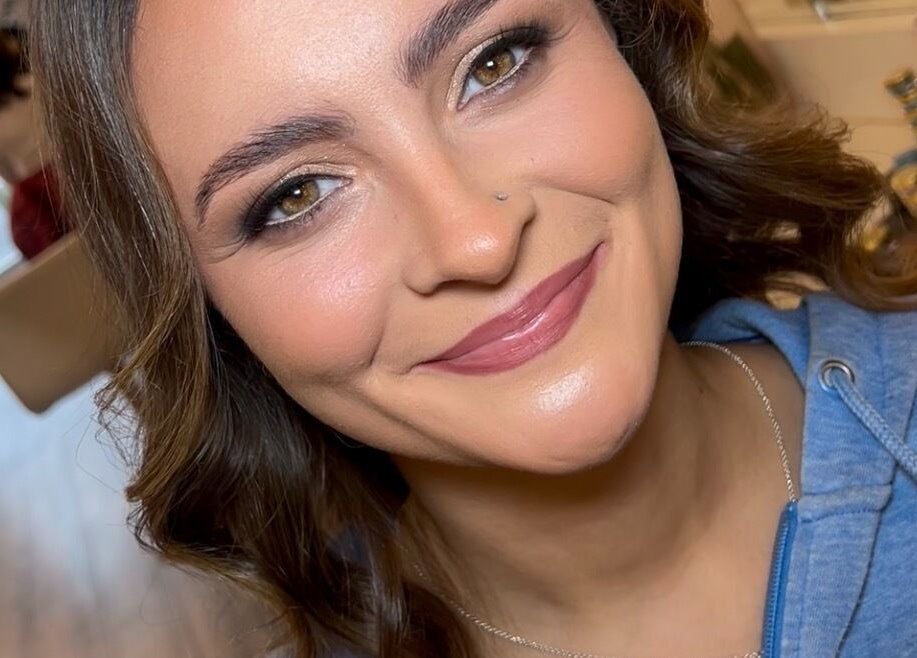 Smiling woman with stunning makeup by Makeup by Lynne, Sligo, County Sligo, IE.