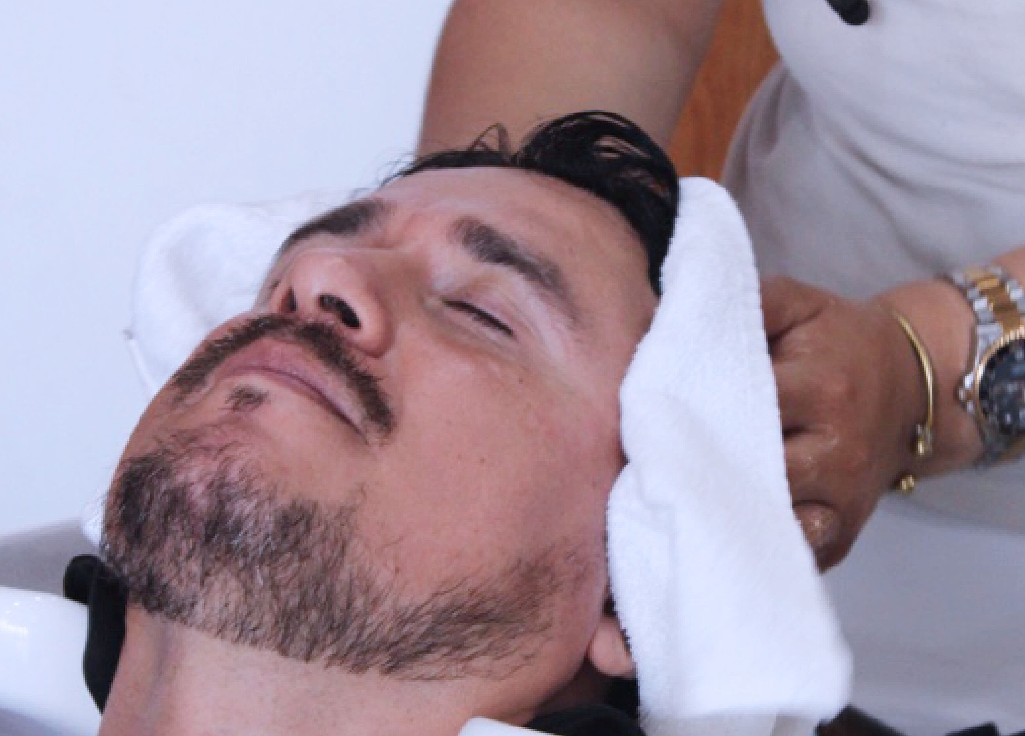 Servicio de lavado de cabello en Plaza Natura Garten Barberclub, Managua, Managua, NI.