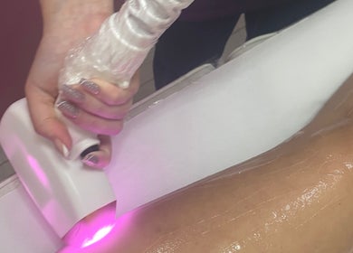 Tratamento de beleza com luz rosa em Be Amazing by Bruna Almeida, Entroncamento, Santarém, PT.