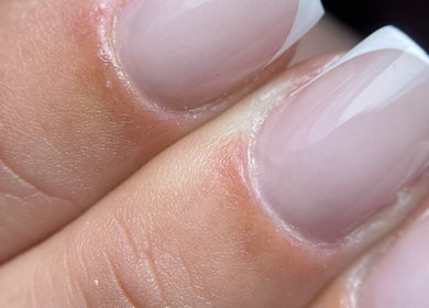 Unhas francesinhas delicadas em Be Amazing by Bruna Almeida, Entroncamento, Santarém, PT.
