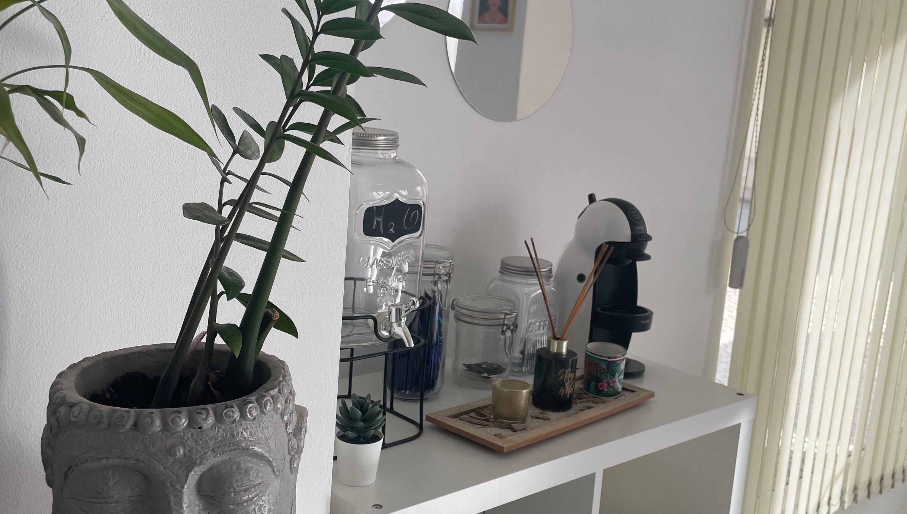 Espaço de café e relaxamento no Be Amazing by Bruna Almeida, Entroncamento, Santarém, PT.