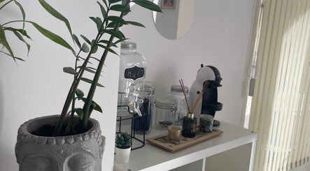 Espaço de café e relaxamento no Be Amazing by Bruna Almeida, Entroncamento, Santarém, PT.