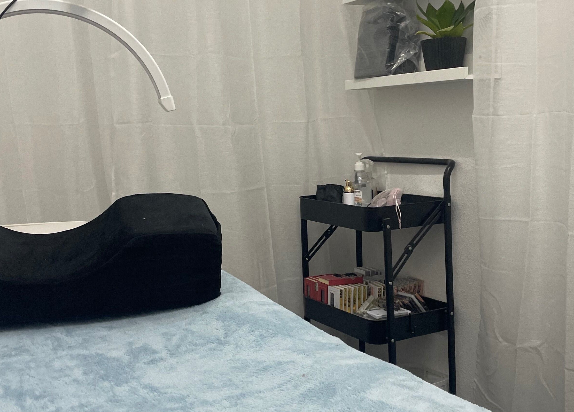 Sala de tratamento acolhedora no Be Amazing by Bruna Almeida em Entroncamento, Santarém, PT.