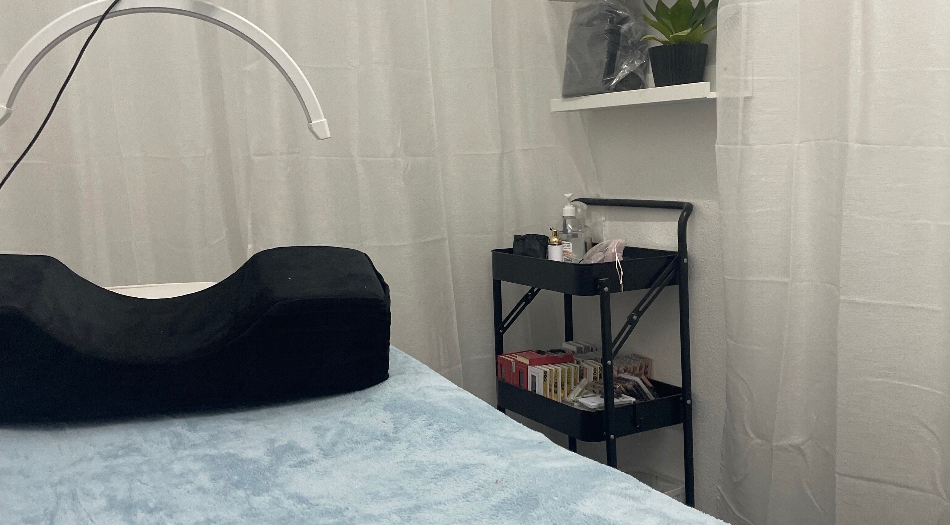 Sala de tratamento acolhedora no Be Amazing by Bruna Almeida em Entroncamento, Santarém, PT.