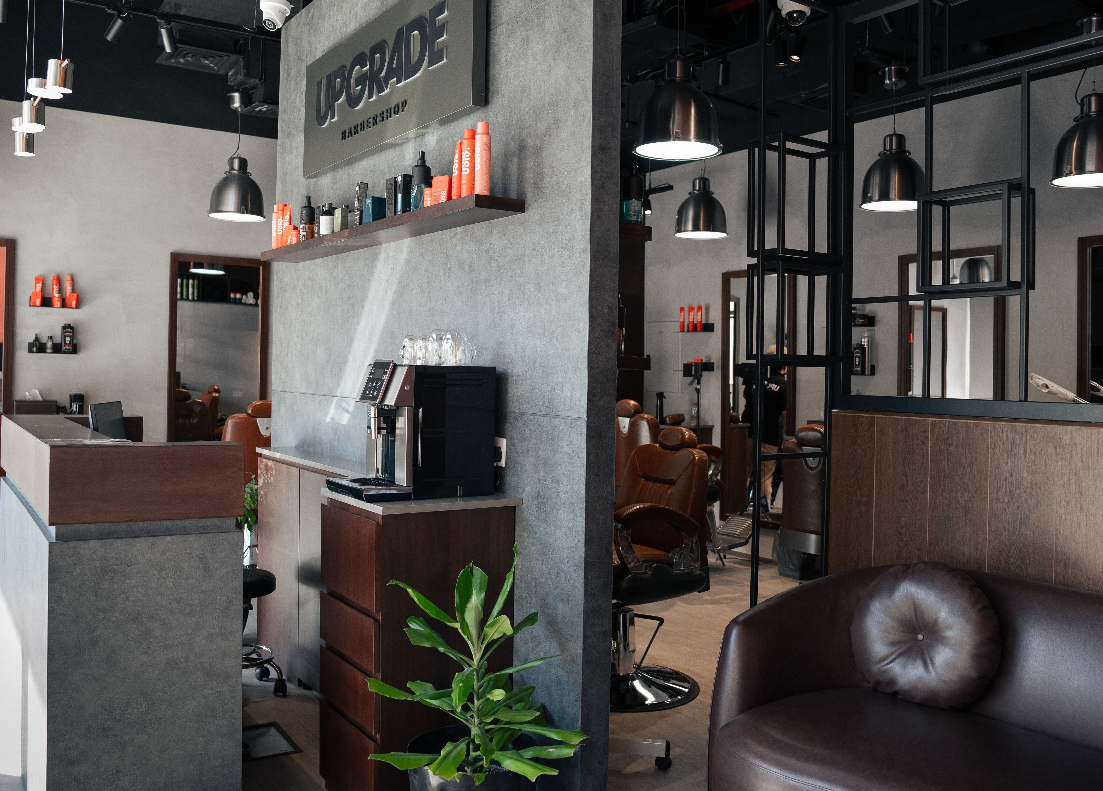 Interior of Upgrade Barbershop JVC in دبي, دبي, AE, featuring stylish chairs and modern decor.