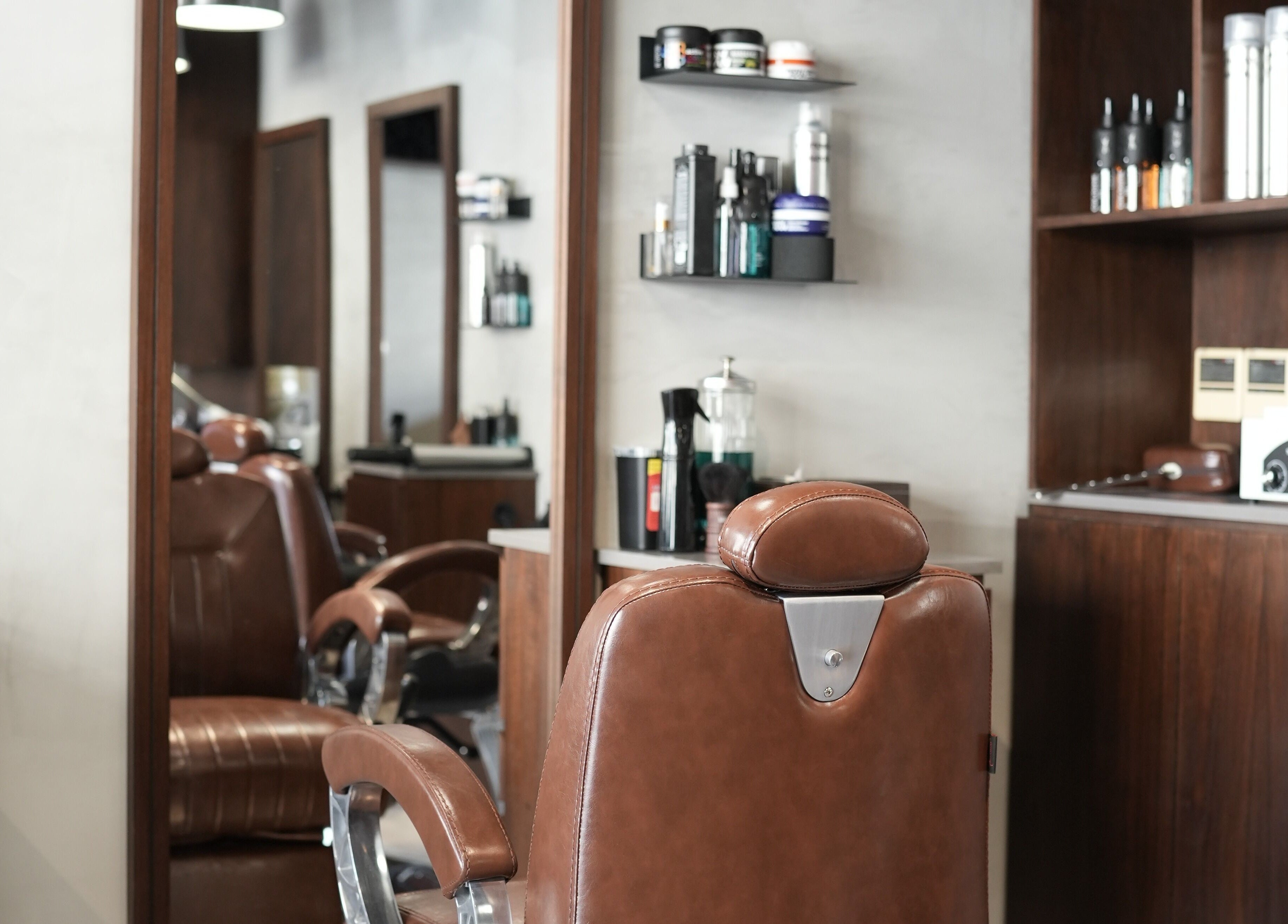 Modern barber chairs at Upgrade Barbershop JVC, دبي, دبي, AE, offering premium grooming services.